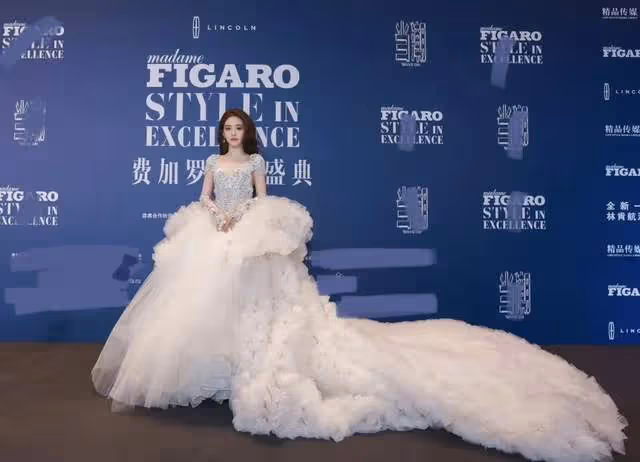 費加羅紅毯女明星造型：江疏影黃聖依撞髮型，袁姍姍臉僵金晨優雅