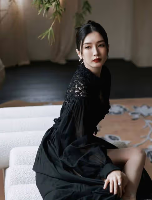 費加羅紅毯女明星造型：江疏影黃聖依撞髮型，袁姍姍臉僵金晨優雅