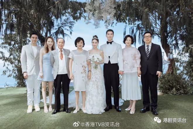 何超雲預支蜜月與未婚夫游日高調放閃！東京鐵塔下合照一動作現小女人Feel