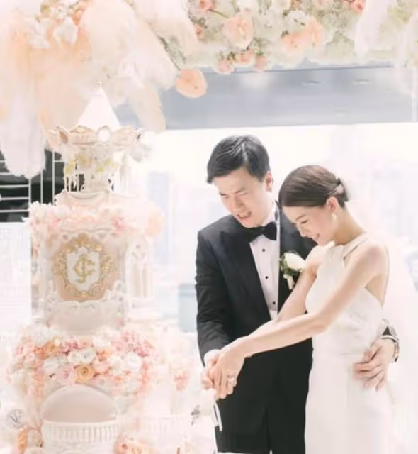 親民！港女星全身超十萬名牌現身地鐵，婚後變過億闊太拒做少奶奶