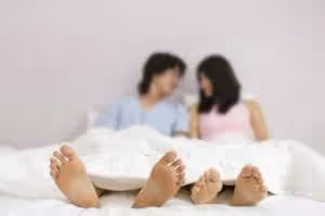 和老公結婚一年了!但每次親密前他都要蒙上我的臉,然後......無意發現的真相讓我痛哭流涕!