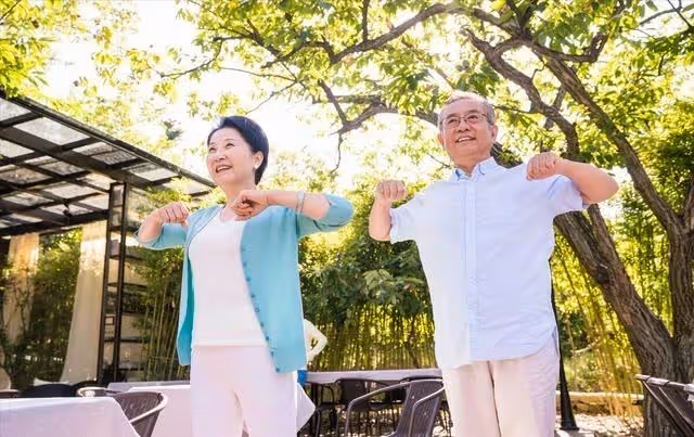弟媳再婚拋棄兒子，我把侄子供到博士，如今弟媳找上門：這是我兒！