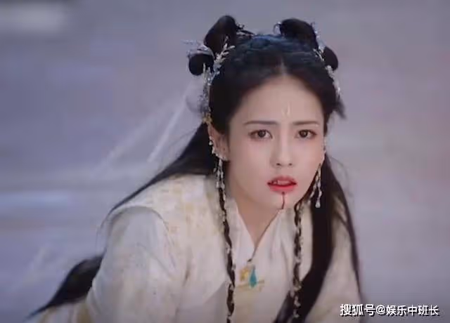 《長月燼明》柔妃復活現身,一聲燼兒阻止澹臺燼入魔,黎蘇蘇傻眼了!