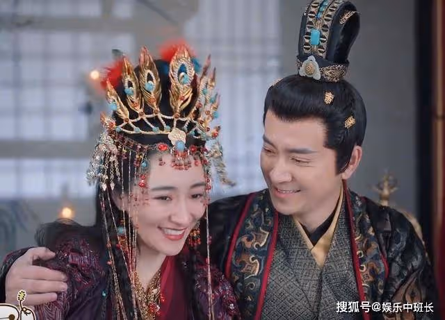 《長月燼明》柔妃復活現身,一聲燼兒阻止澹臺燼入魔,黎蘇蘇傻眼了!