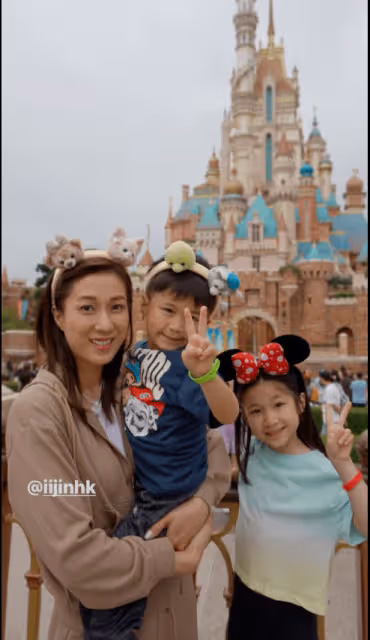 TVB前花旦與三個子女入迪斯尼!素顏仍同Fans合照,平反黑面風波