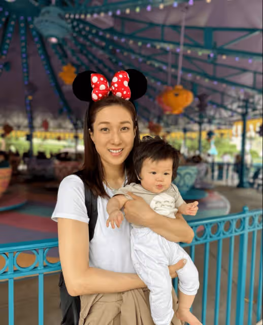 TVB前花旦與三個子女入迪斯尼!素顏仍同Fans合照,平反黑面風波