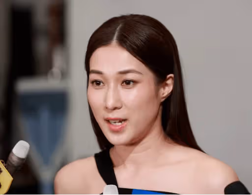 TVB前花旦與三個子女入迪斯尼!素顏仍同Fans合照,平反黑面風波
