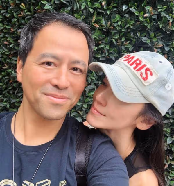 林熙蕾與圈外老公合照,身材年輕臉似少女般緊緻,老公卻看著像爹