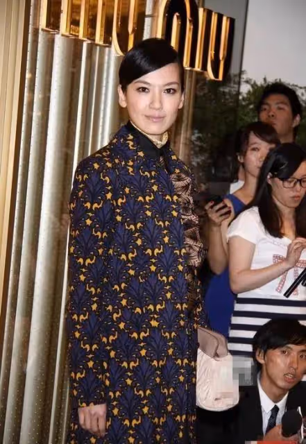 林熙蕾與圈外老公合照,身材年輕臉似少女般緊緻,老公卻看著像爹