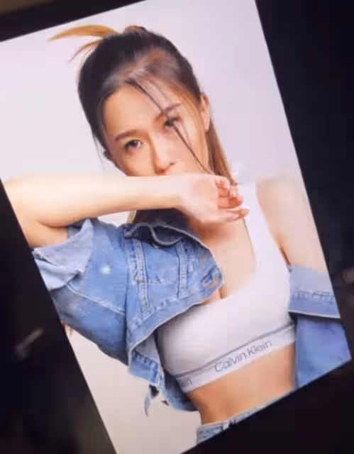 王晶女兒拍寫真!凹凸有致身材完美,登小楊哥直播間疑進軍內地
