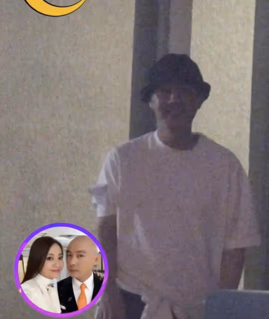 張衛健陪老婆應酬路邊苦等,張茜醉酒手舞足蹈,無子定居北京豪宅