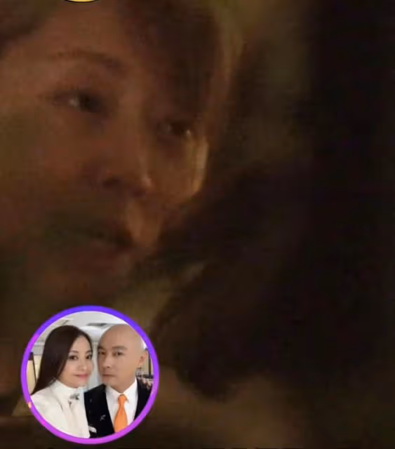 張衛健陪老婆應酬路邊苦等,張茜醉酒手舞足蹈,無子定居北京豪宅