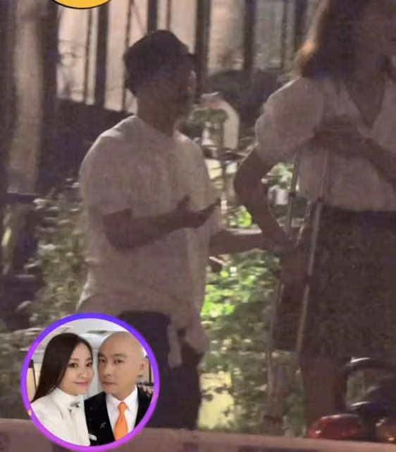 張衛健陪老婆應酬路邊苦等,張茜醉酒手舞足蹈,無子定居北京豪宅
