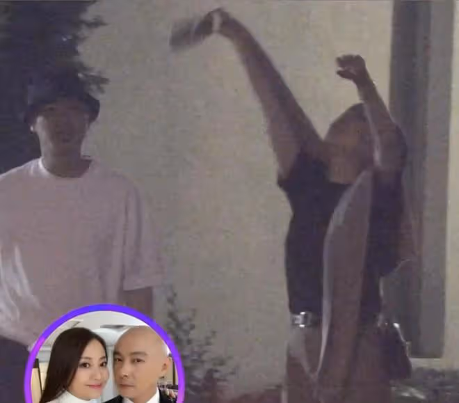 張衛健陪老婆應酬路邊苦等,張茜醉酒手舞足蹈,無子定居北京豪宅