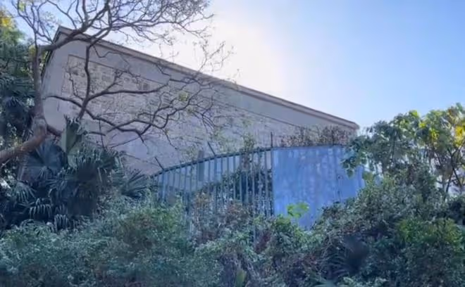 何鴻燊離世3年,淺水灣1號豪宅加裝15米高圍欄,戒備更加森嚴