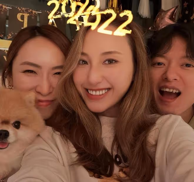 何超雲與未婚夫感情發展快速,兩人國外秀恩愛頻繁放閃