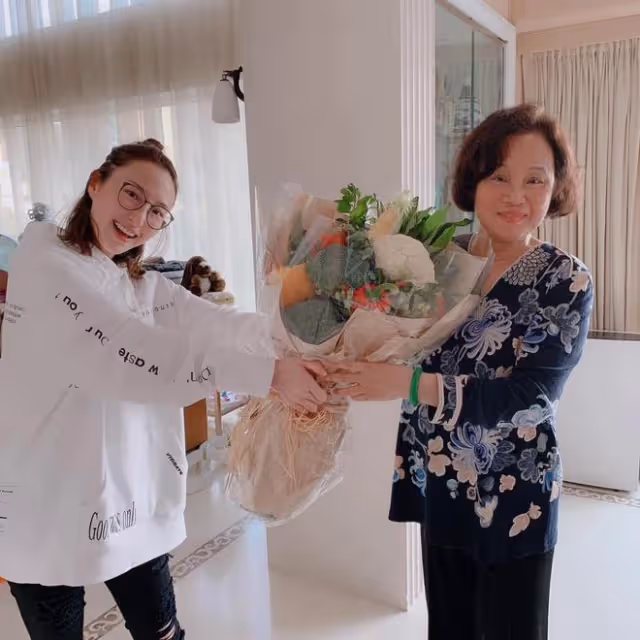 何超雲與未婚夫感情發展快速,兩人國外秀恩愛頻繁放閃