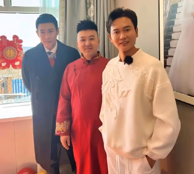 《中國婚禮》陸毅鮑蕾夫婦，穿黑色大衣參加網紅婚禮，被指不吉利