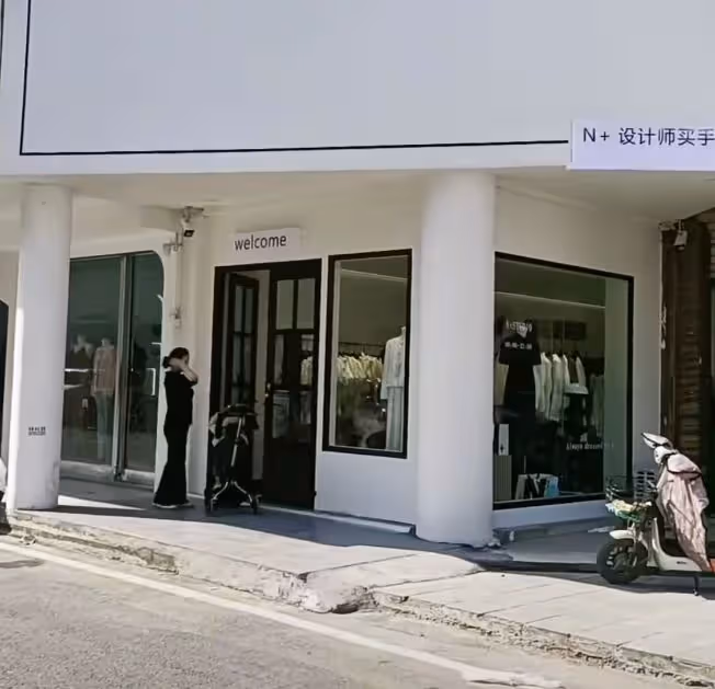 陳亞男逆襲了，服裝店生意火爆，與大衣哥兒子的婚姻已成過眼雲煙