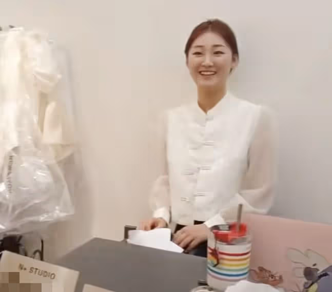 陳亞男逆襲了，服裝店生意火爆，與大衣哥兒子的婚姻已成過眼雲煙