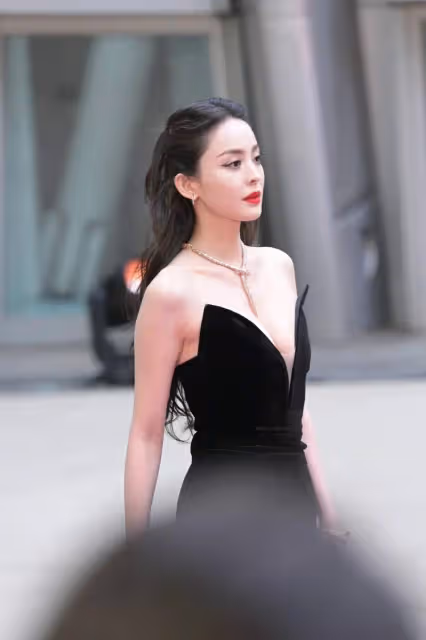 這一夜，我終於發現了娜扎和熱巴最大的區別