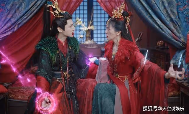 《長月燼明》大婚之日,澹臺燼穿的綠色婚服,處處透露著君王的卑微