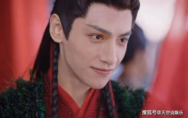 《長月燼明》大婚之日,澹臺燼穿的綠色婚服,處處透露著君王的卑微