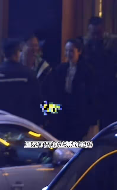 董璇新戀情疑曝光！與大齡男當街牽手擁抱滿臉嬌羞，剛結束姐弟戀