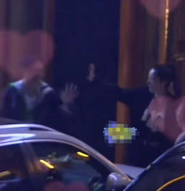 董璇新戀情疑曝光！與大齡男當街牽手擁抱滿臉嬌羞，剛結束姐弟戀