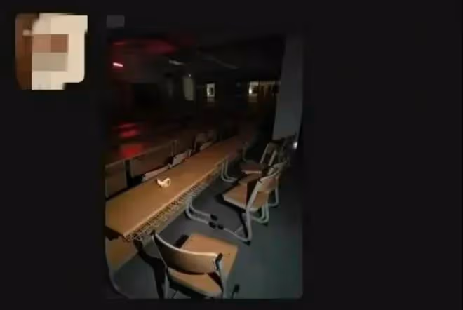 驚天大瓜：4分零5秒，四川傳媒學院小情侶不關燈在教室嘿咻被圍觀