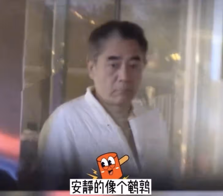 大佬深夜聚會!67歲陳寶國攜妻同行氣色差,59歲張涵予穿皮衣精神奕奕