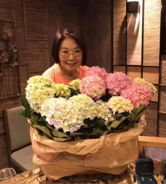TVB視後維護獨生女否認感情疏離!曾患癌留港養老,女兒長居國外