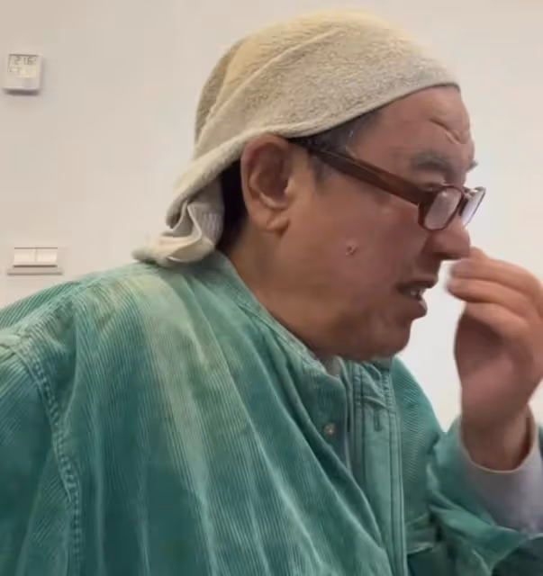 70歲李立群到台灣妹妹家蹭飯，愛國妹妹將其攆走，痛罵他是兩面人