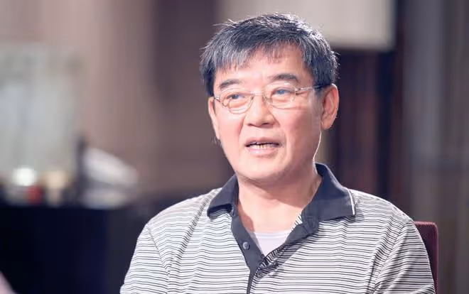 70歲李立群到台灣妹妹家蹭飯,愛國妹妹將其攆走,痛罵他是兩面人
