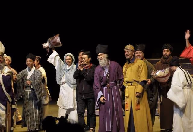 73歲知名港星近況曝光！疑復出參演音樂劇，三年前被傳中風