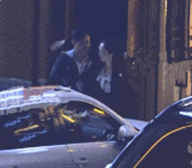 新戀情?董璇和男友人聚餐結束牽手走出,神情嬌羞擁抱不舍告別