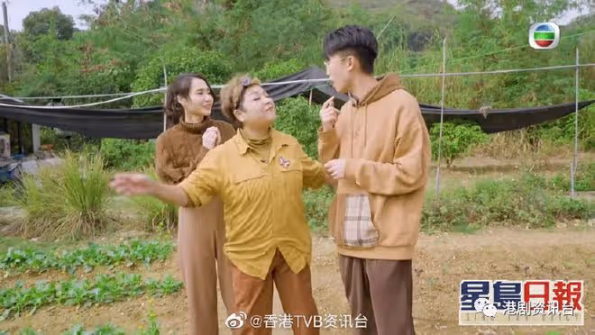 TVB當紅男主持44歲生日！與漂亮女友旅遊慶生被催婚