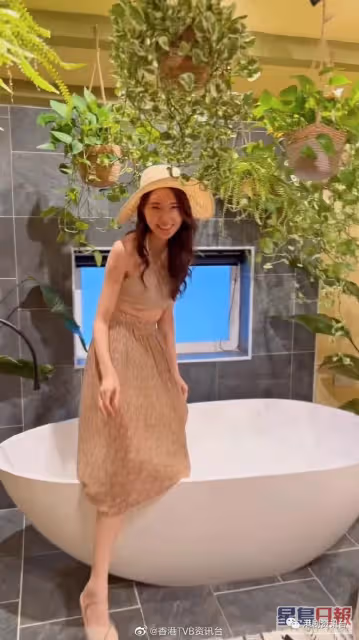 TVB當紅男主持44歲生日!與漂亮女友旅遊慶生被催婚