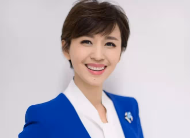 曝新聞聯播主持歐陽夏丹離職,旅遊現身簡陋麵館,採訪老闆遭無視