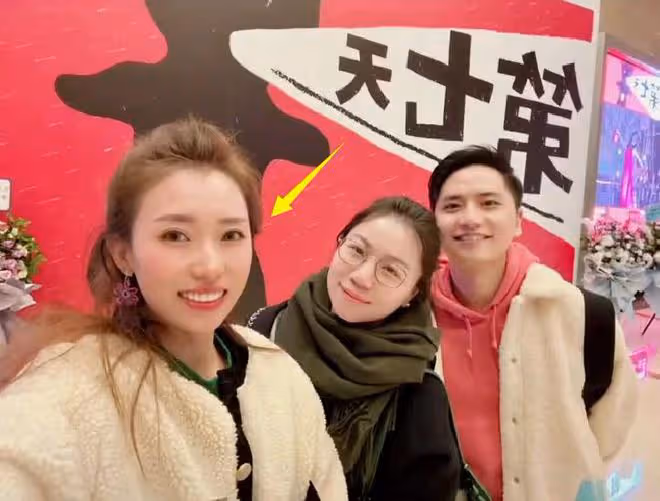 畢瀅再發聲「露馬腳」,多個細節暴露和張丹峰關係,奢侈遠超洪欣