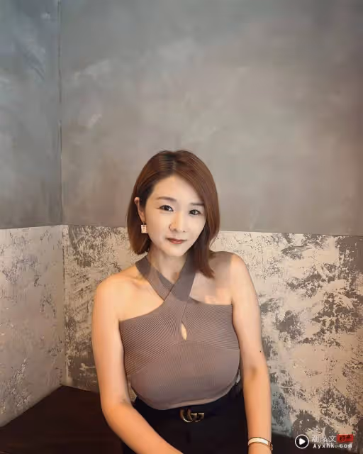 美女主播包緊緊　私照穿搭貼身上衣「傲人弧線」炸整圈！辣翻粉看傻眼