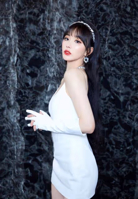 孔雪兒，「寒門偶像」的她，吃口魚子醬都被人嘲笑？