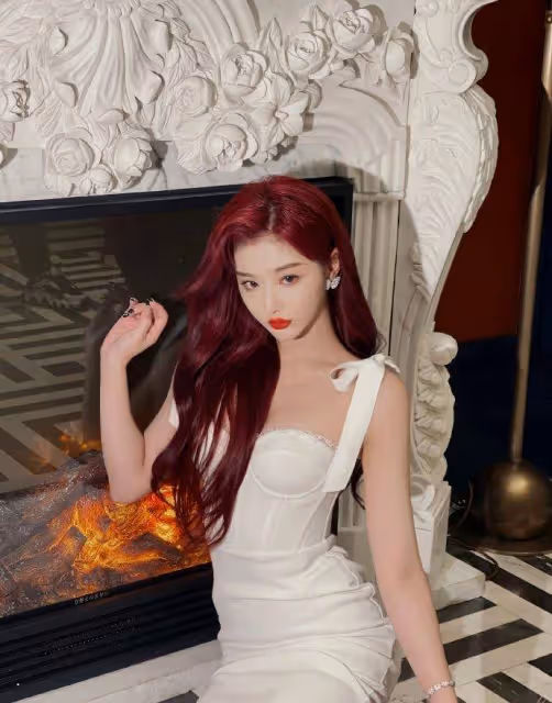 孔雪兒：紅髮再見，真的太好看了！美女的紅髮簡直是人魚公主！