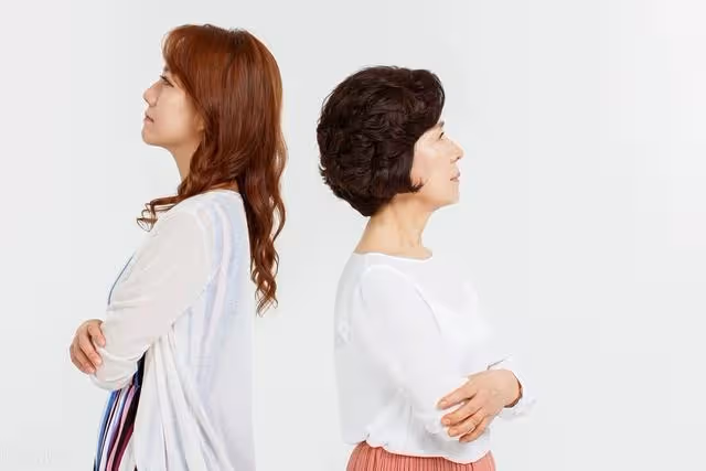退休5年，女兒接我養老，條件是養老金還房貸，生活費自己掙