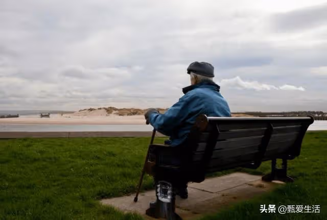 我搬回老家養老，一段時間後才明白：父母不在了，兄妹之間叫親戚