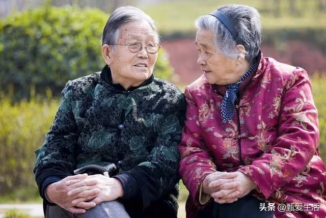 我搬回老家養老，一段時間後才明白：父母不在了，兄妹之間叫親戚