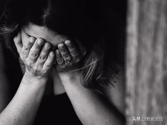 離婚夫妻財產平分，你憑什麼不給我？丈夫：你演了三年戲不累嗎？