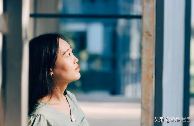 離婚夫妻財產平分，你憑什麼不給我？丈夫：你演了三年戲不累嗎？