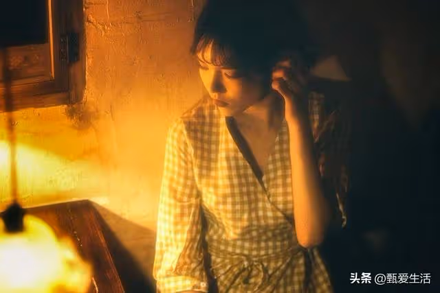45歲女人出軌被發現，哭求丈夫原諒，男人提出三個要求：各取所需