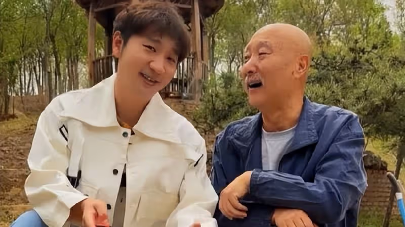 69歲陳佩斯返璞歸真，在北京種地，父慈子孝，晚年生活讓人羨慕！